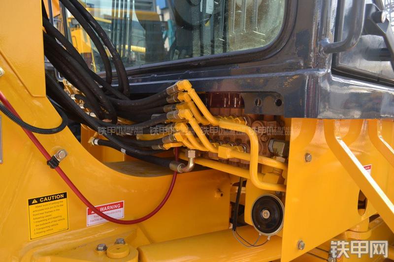 国机常林722H平地机局部