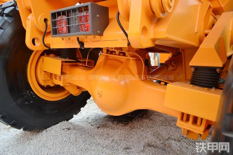 中环动力BZK A300D非公路自卸车局部