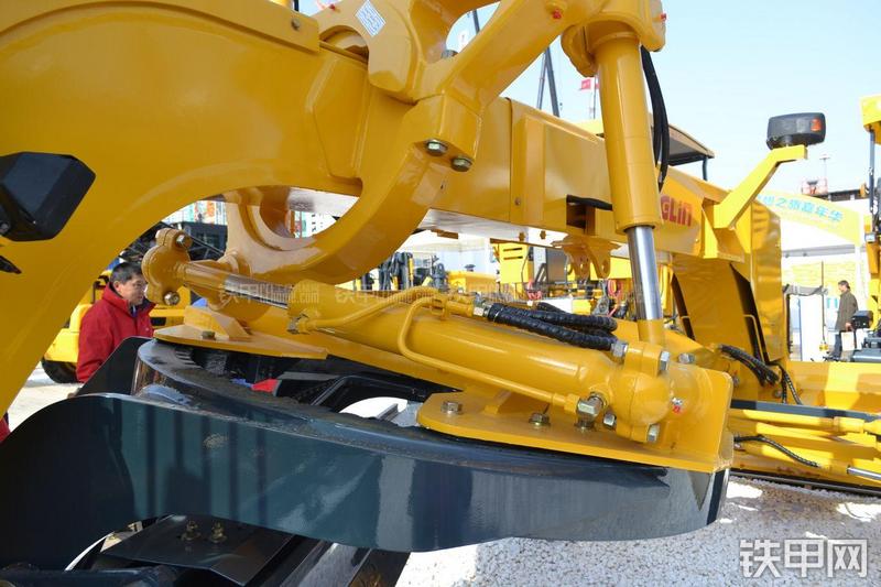 国机常林722H平地机局部