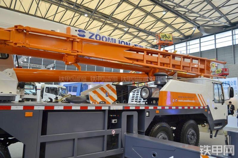 中联重科QY55V起重机局部