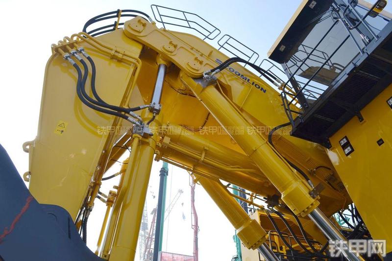 中联重科ZE3000ELS挖掘机局部