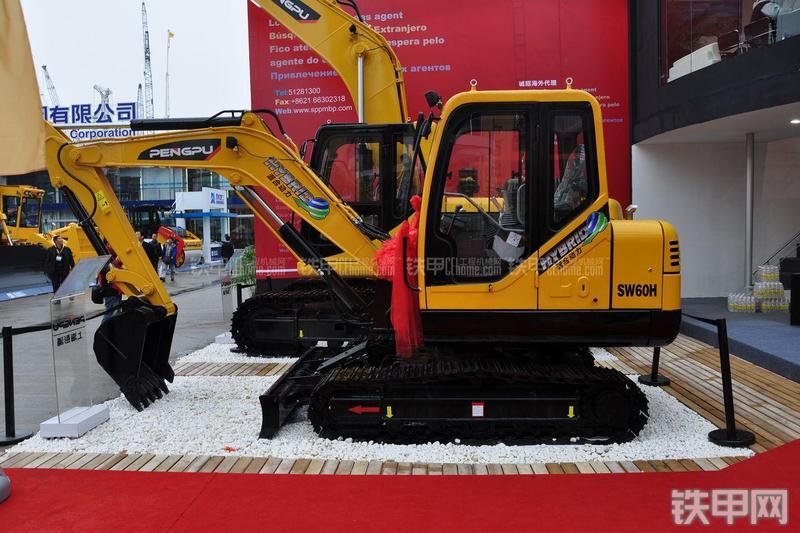 彭浦SW60H混合动力挖掘机局部