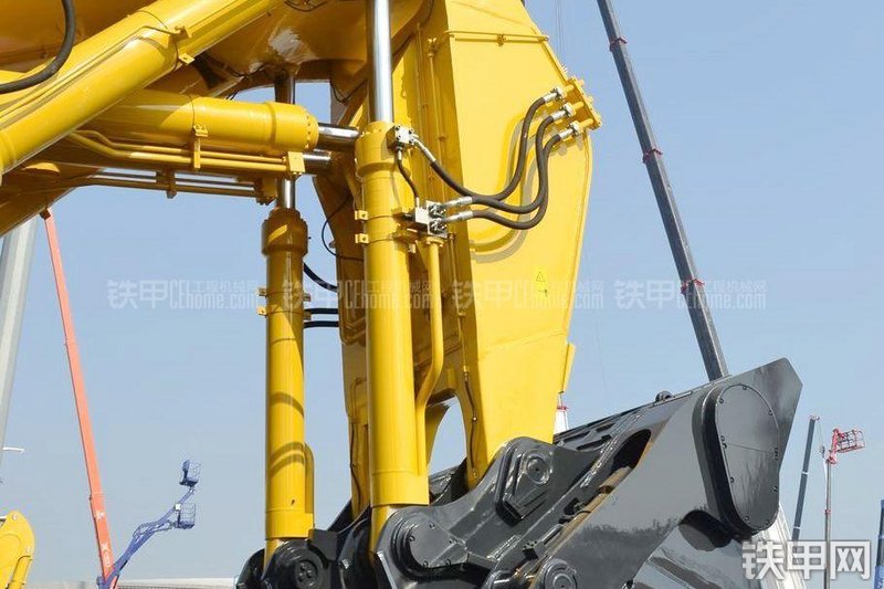 中联重科ZE3000ELS挖掘机局部