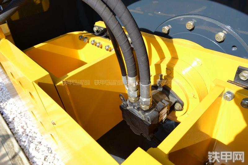 国机常林8146压路机局部