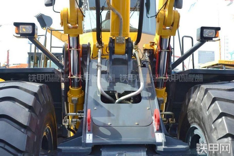 国机常林996装载机整机外观