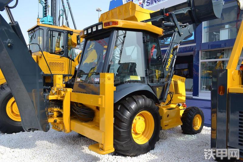 国机常林620CS挖掘装载机整机外观