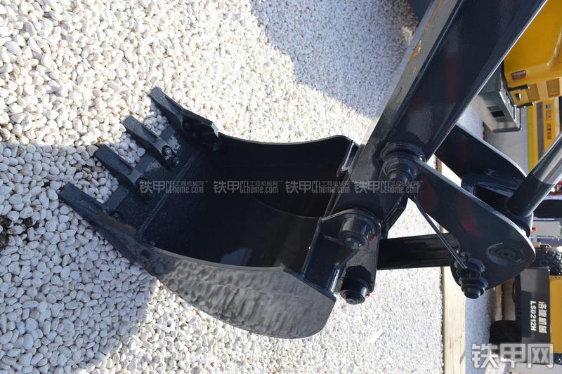 国机常林620CS挖掘装载机局部