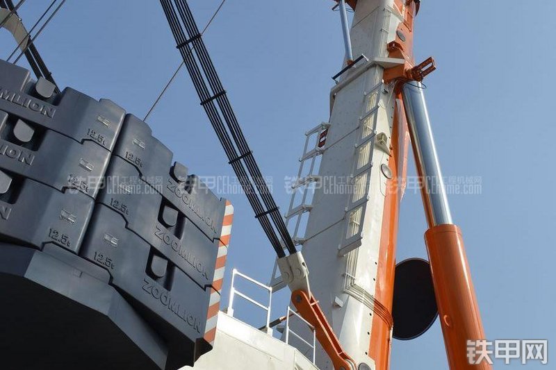 中联重科QAY2000起重机局部