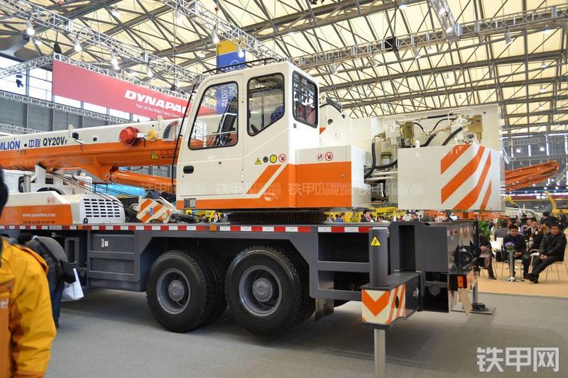 中联重科QY20VF起重机局部
