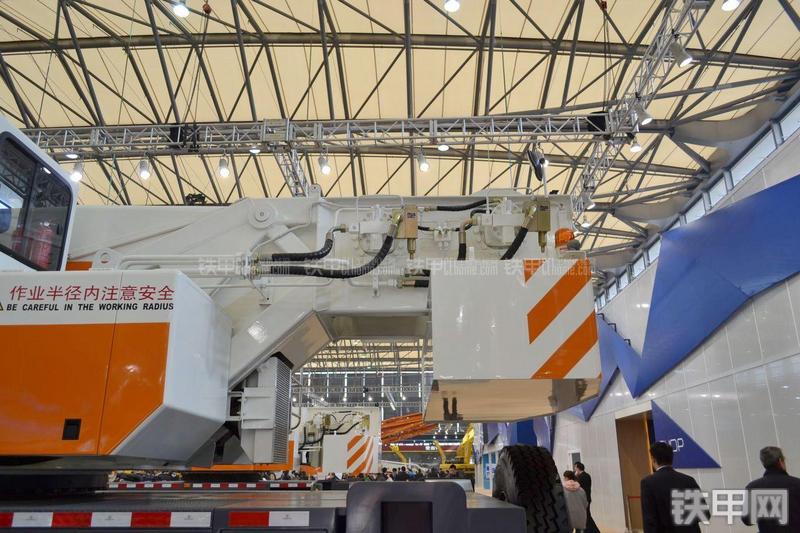 中联重科QY55V起重机局部