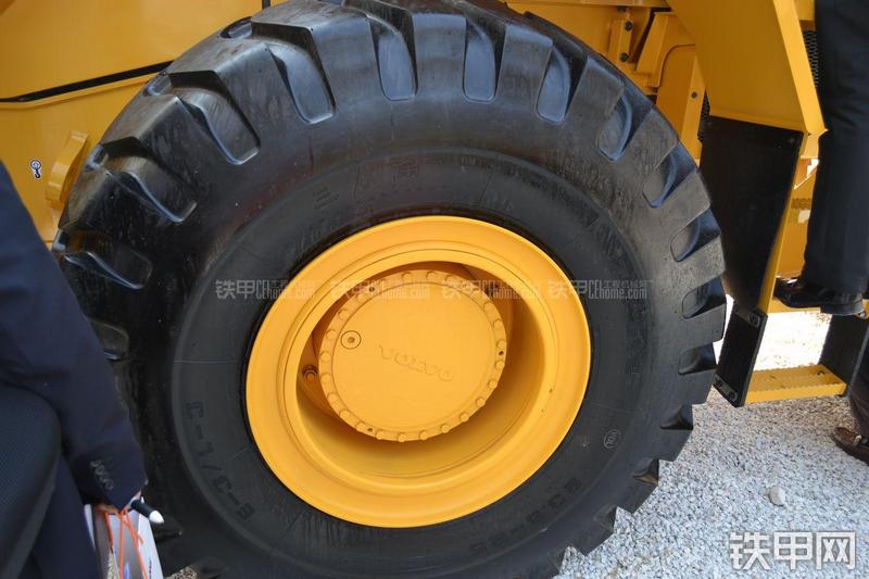 沃尔沃L105装载机局部