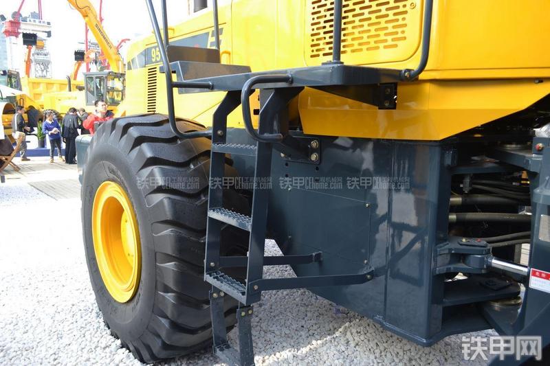 国机常林956X装载机局部
