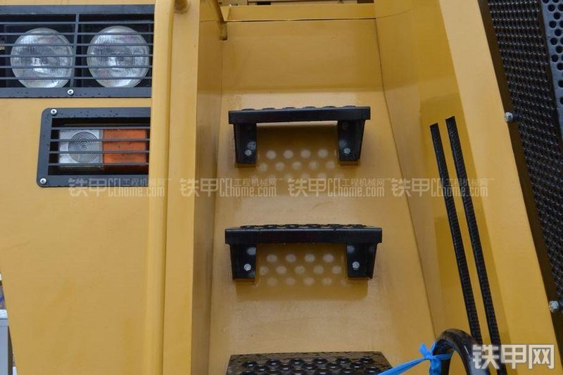 天业通联TTM70A非公路自卸车局部