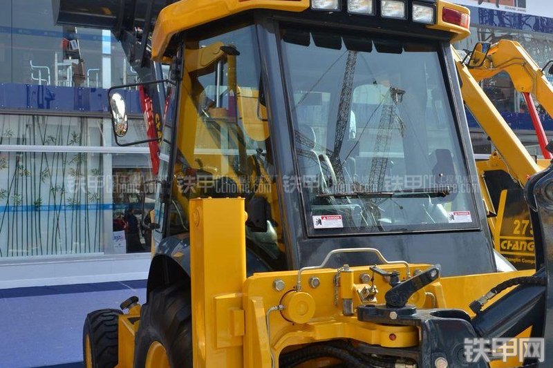 国机常林620CS挖掘装载机整机外观