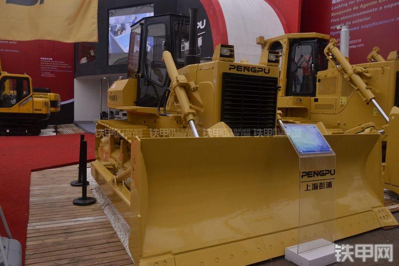 彭浦PD165Y-3推土机局部