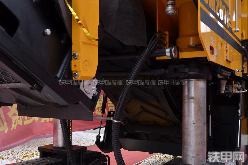 陕建机械CM2000铣刨机局部