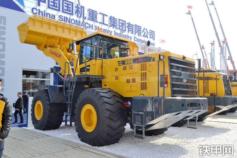 国机常林996装载机整机外观