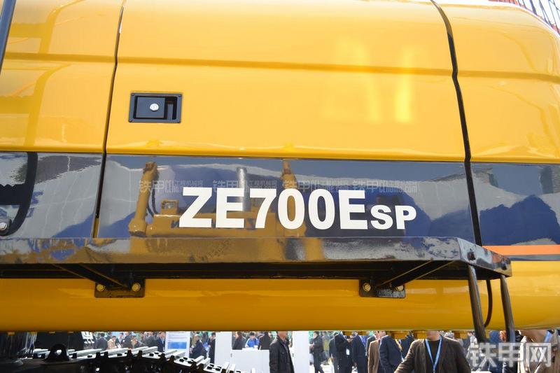 中联重科ZE700ESP挖掘机局部