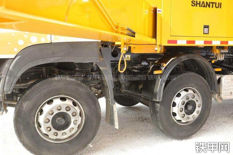 山推HJC5410THB-56五十铃泵车局部