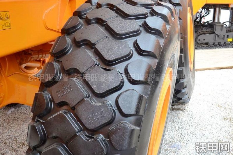 中环动力BZK A300D非公路自卸车局部