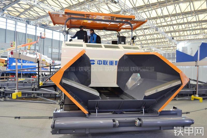 中联重科SUPER165沥青摊铺机整机外观