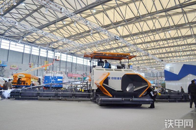 中联重科SUPER165沥青摊铺机整机外观