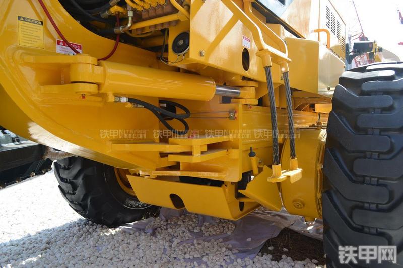 国机常林722H平地机局部