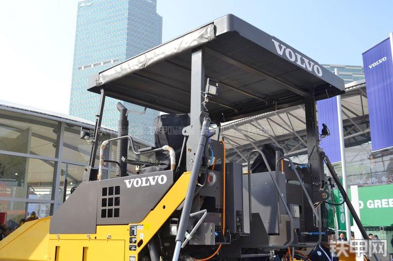 沃尔沃ABG6820沥青摊铺机局部