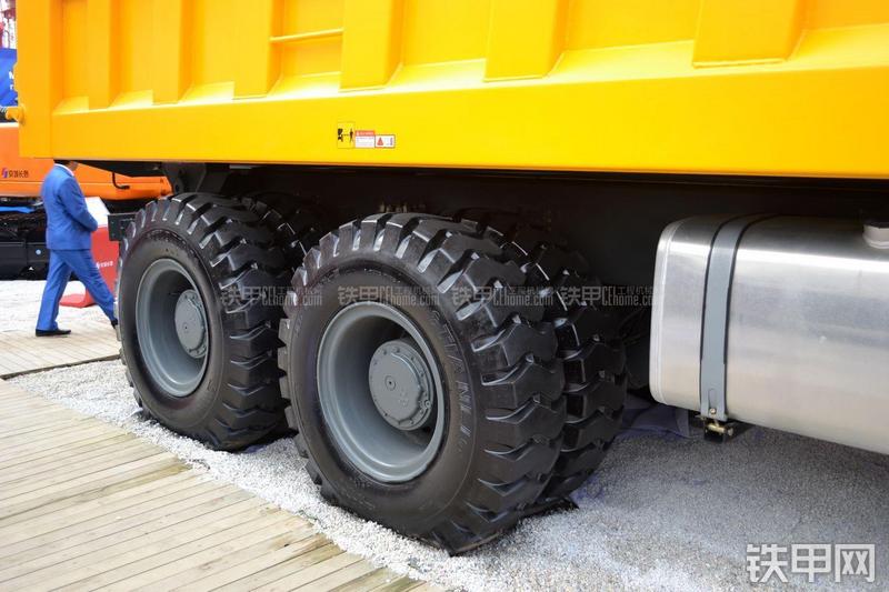 中环动力M420多桥非公路自卸车局部