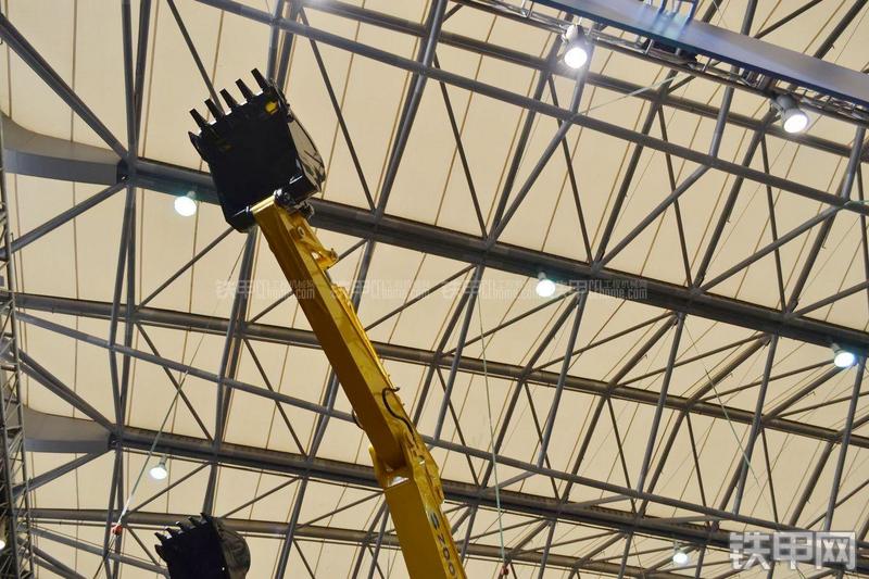 中联重科ZE210E挖掘机局部