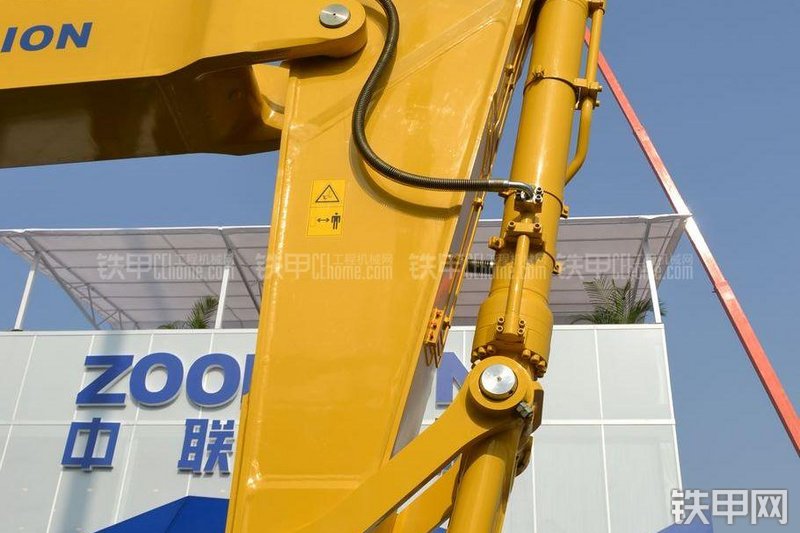 中联重科ZE480ESP挖掘机局部