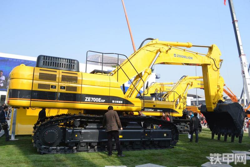 中联重科ZE700ESP挖掘机整机外观