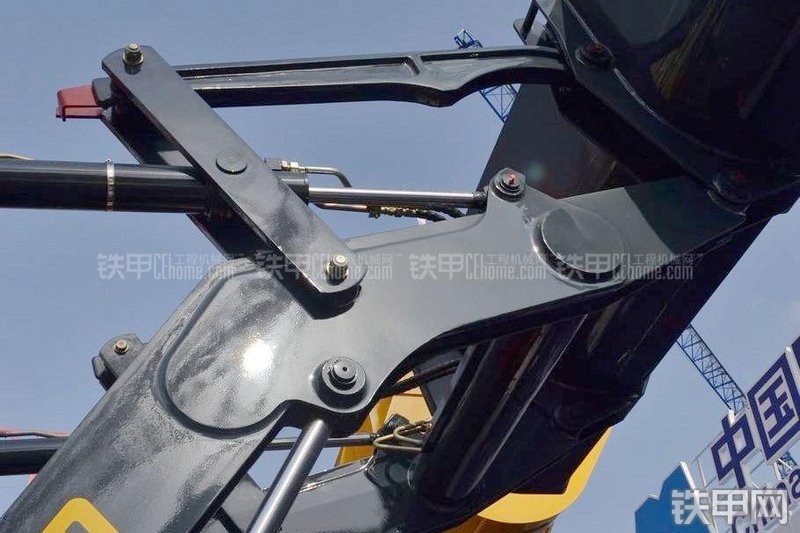 国机常林620CS挖掘装载机局部