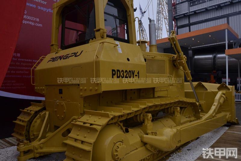 彭浦PD320Y-1推土机局部