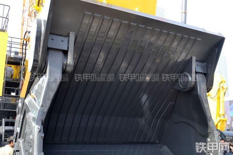 中联重科ZE3000ELS挖掘机局部