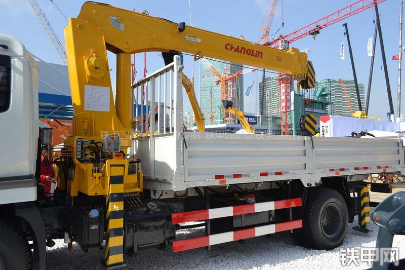 国机常林CHL5160JSQD4起重机局部