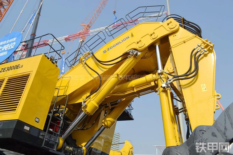 中联重科ZE3000ELS挖掘机局部