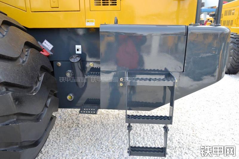 国机常林996装载机局部