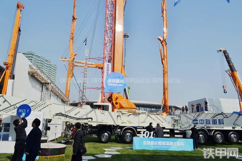 中联重科ZLJ5910THBS-101-7RZ泵车局部