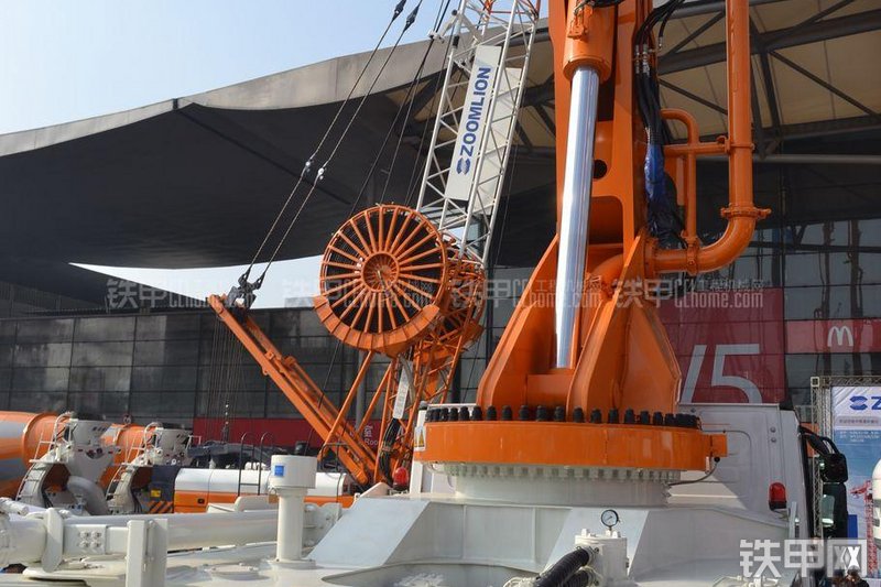 中联重科ZLJ5339THB 49X-6RZ泵车局部