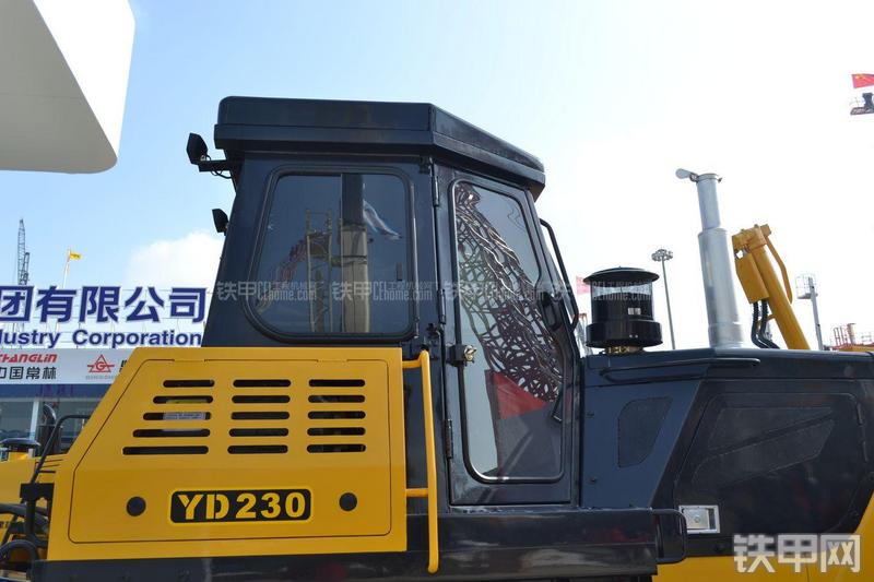 国机洛建YD230液力传动推土机局部