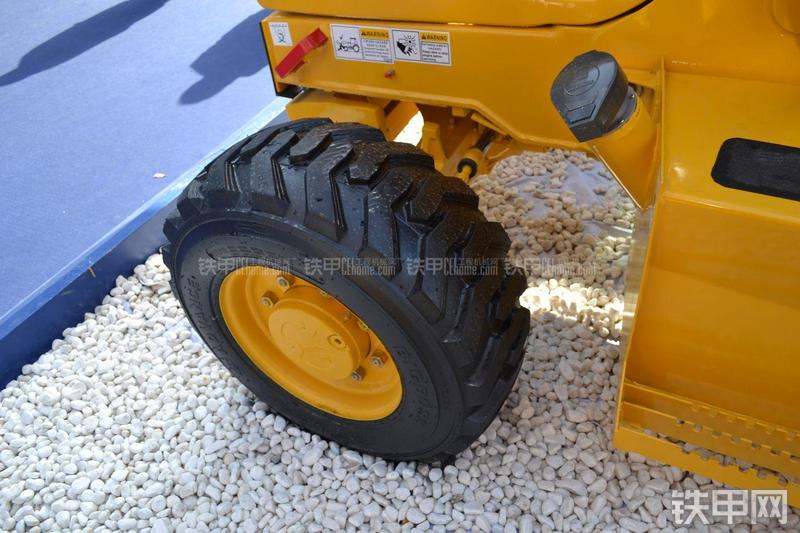 国机常林620CS挖掘装载机局部