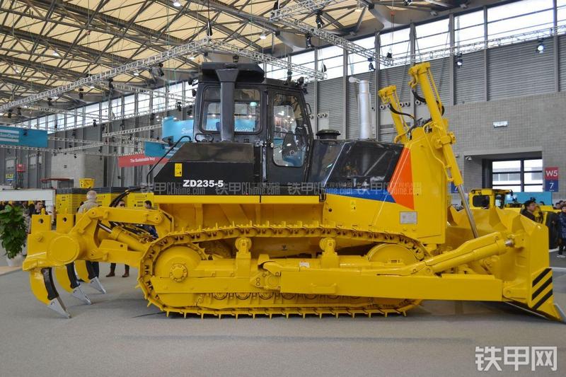中联重科ZD230-5推土机整机外观