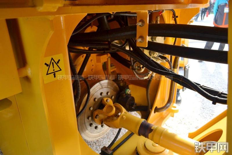 沃尔沃L105装载机局部