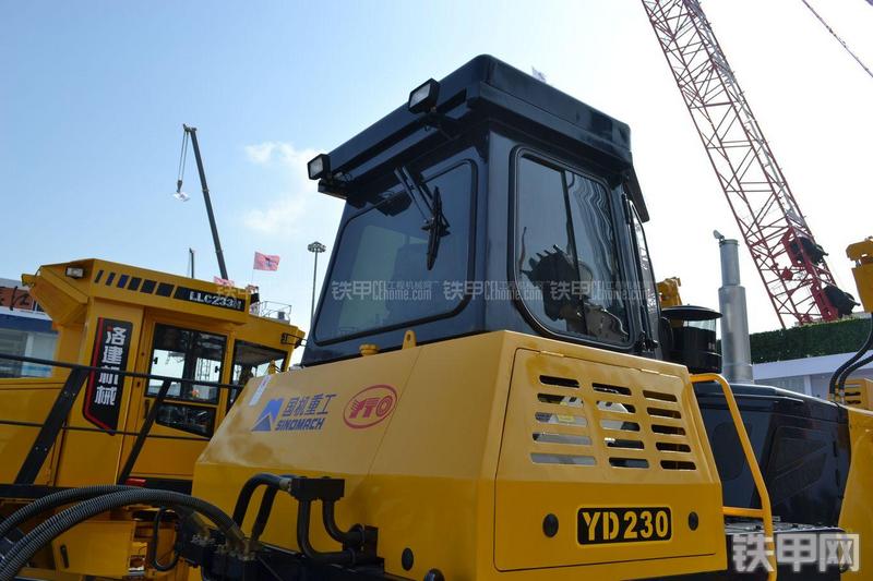 国机洛建YD230液力传动推土机局部