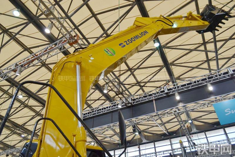 中联重科ZE205E-H混合动力挖掘机局部