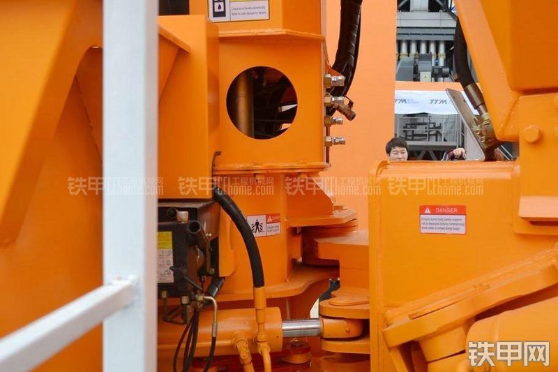 中环动力BZK A300D非公路自卸车局部