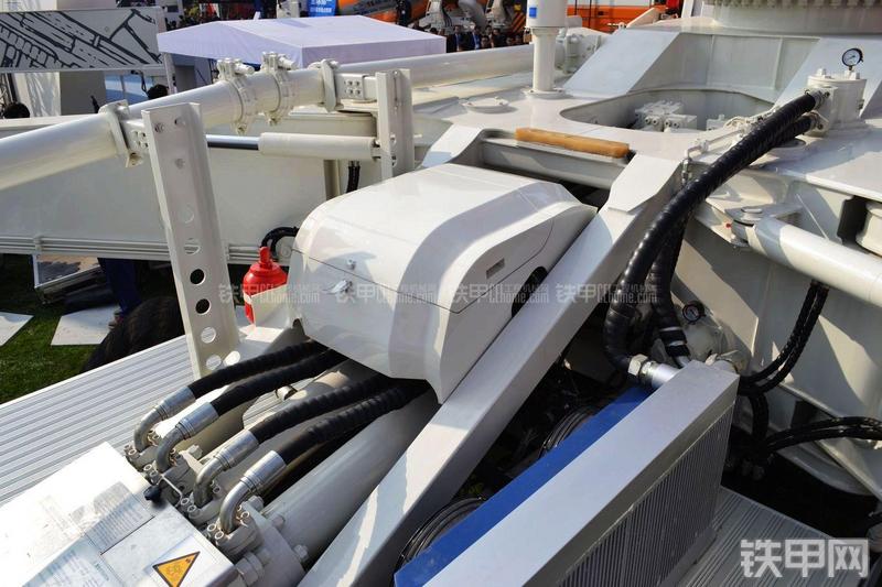 中联重科ZLJ5339THB 49X-6RZ泵车局部