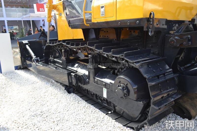 国机洛建YD230液力传动推土机局部