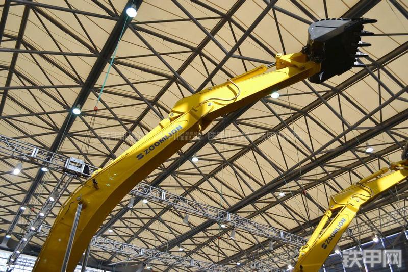 中联重科ZE360E挖掘机局部